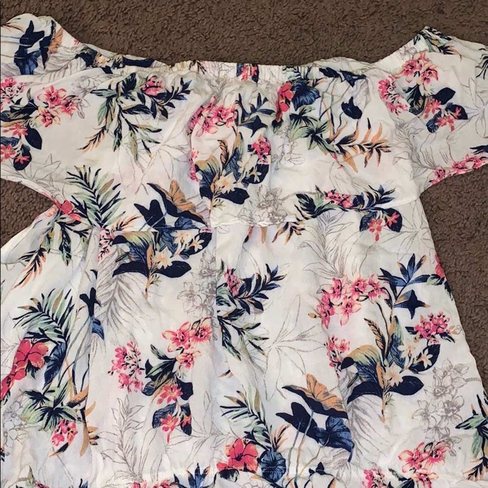 Super cute off the shoulder top!